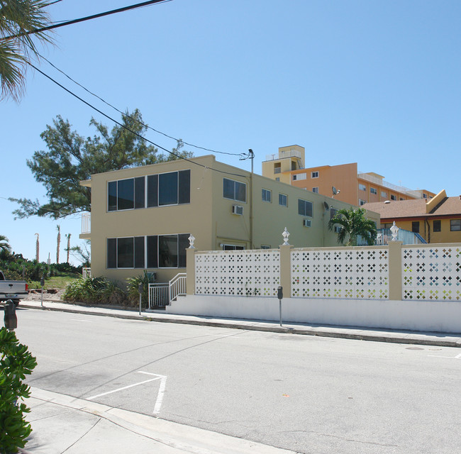 310 Jackson St in Hollywood, FL - Foto de edificio - Building Photo