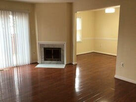 2863 Coors Park Ct in Falls Church, VA - Building Photo