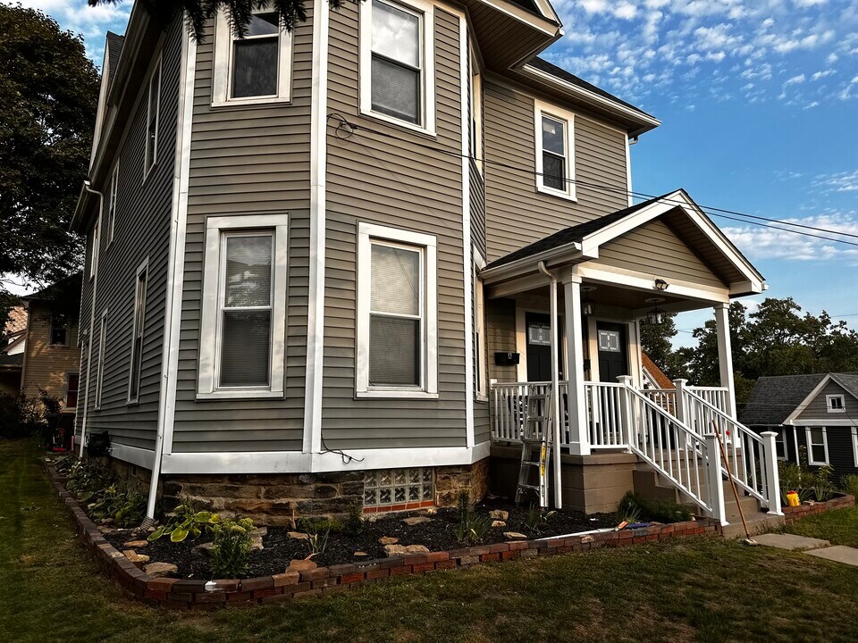202 Oak St, Unit B in Butler, PA - Building Photo