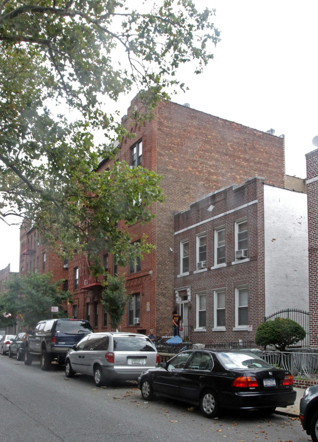 1525 W 11th St in Brooklyn, NY - Foto de edificio - Building Photo