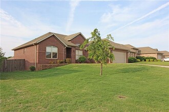 4302 SW Brownstone Ave in Bentonville, AR - Building Photo - Building Photo