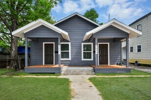 7021 Canal St in Houston, TX - Building Photo