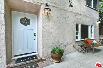 14017 Valley Vista Blvd in Los Angeles, CA - Building Photo - Building Photo