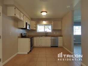9906 Burline St in Sacramento, CA - Building Photo - Building Photo