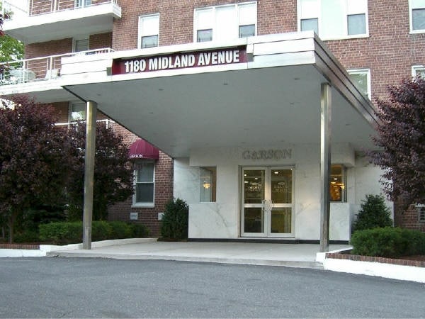 1180 Midland Ave in Bronxville, NY - Foto de edificio