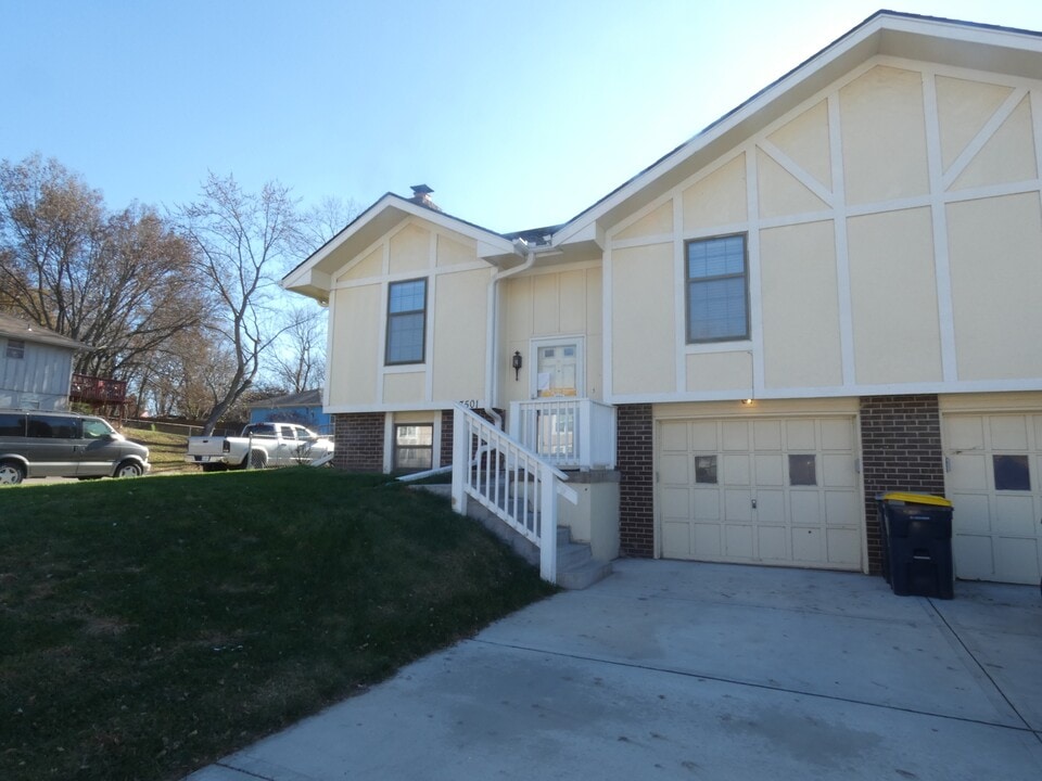7501 NW 82nd St in Kansas City, MO - Building Photo