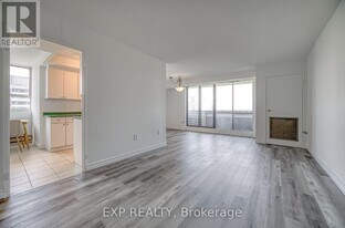 10 Stonehill Ct in Toronto, ON - Building Photo