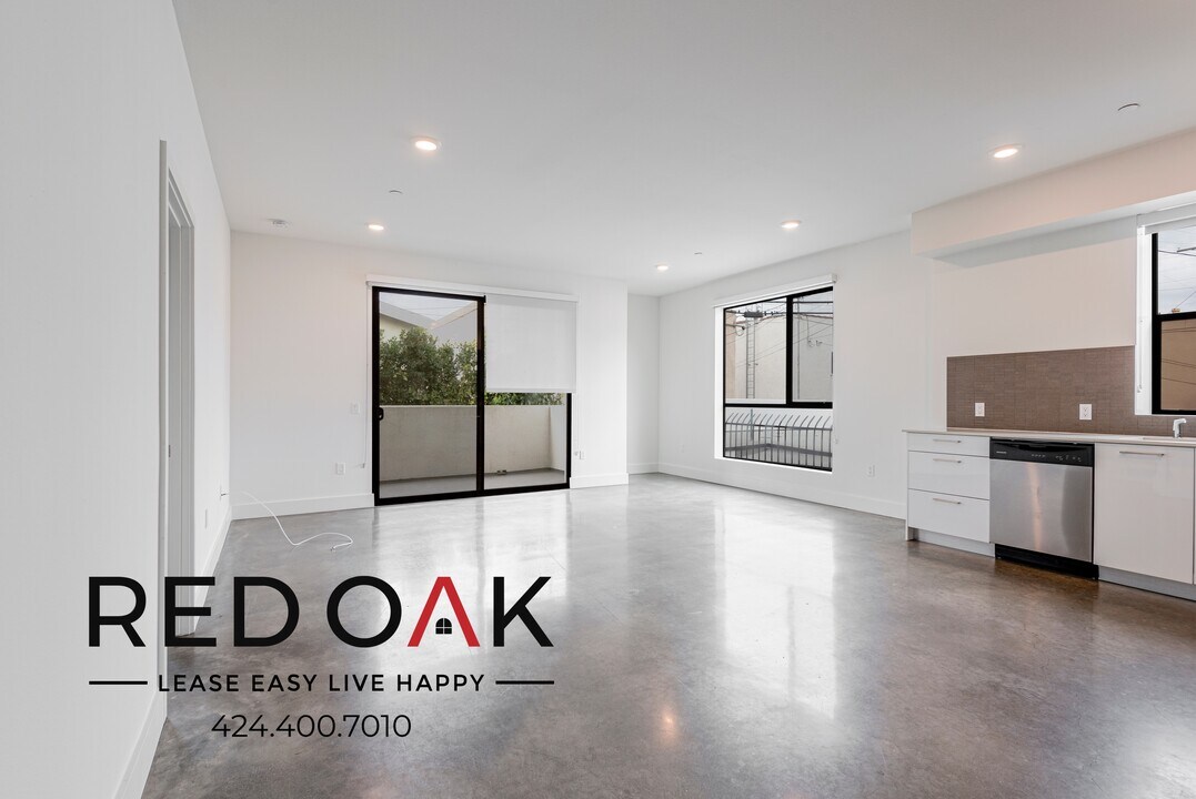 5727 La Mirada Ave in Los Angeles, CA - Building Photo