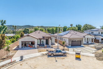 Toyon in Thousand Oaks, CA - Foto de edificio - Building Photo