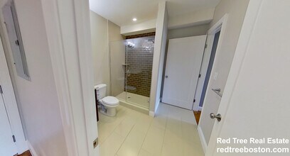370 D St, Unit 3 in Boston, MA - Foto de edificio - Building Photo