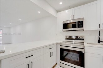 6095 W 19th Ave in Hialeah, FL - Building Photo - Building Photo