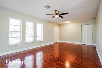 18185 Dupont Dr in Ft. Myers, FL - Building Photo - Building Photo