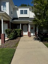 5259 Twin Oaks Dr in Sterling Heights, MI - Building Photo