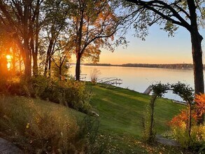 1215 Farwell Dr in Madison, WI - Building Photo - Building Photo