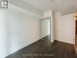 8-428 Tippett Rd in Toronto, ON - Building Photo - Building Photo