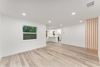 5370 Moddison Ave in Sacramento, CA - Building Photo - Building Photo