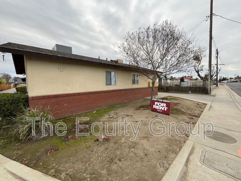 62 N Villa St in Porterville, CA - Building Photo