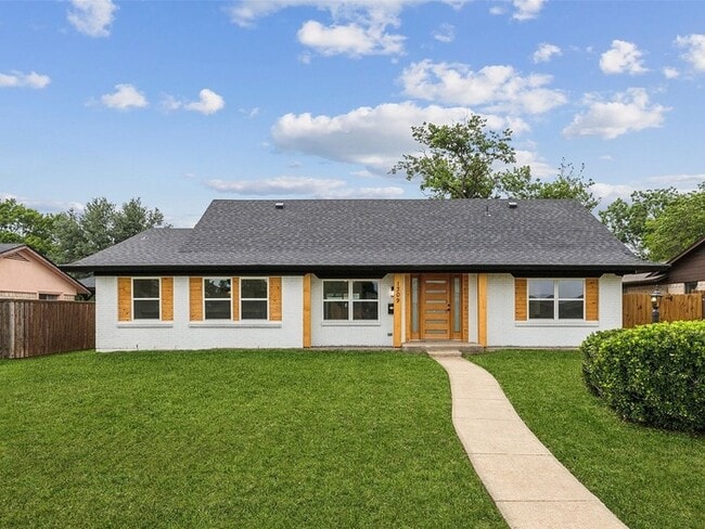 property at 1309 N Park Dr