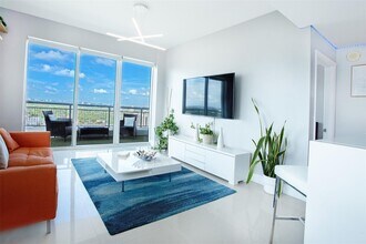 60 SW 13th St, Unit 2001 in Miami, FL - Building Photo - Building Photo