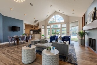 Kingscrest Apartments in Frederick, MD - Foto de edificio - Building Photo