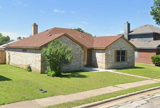 property at 1123 Disraeli Cir