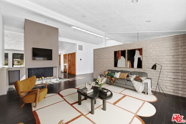 property at 2100 Roscomare Rd