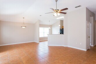 8073 Leafcrest Dr in Jacksonville, FL - Building Photo - Building Photo