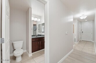 5350 E Deer Valley Dr in Phoenix, AZ - Building Photo - Building Photo