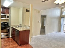 5540 Owensmouth Ave in Woodland Hills, CA - Building Photo