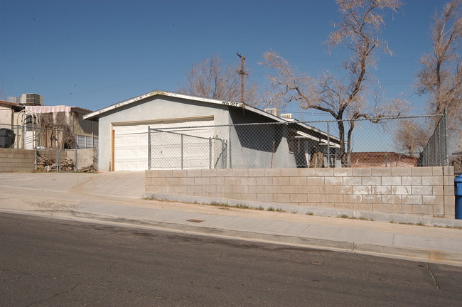 905-907 Carson St in Barstow, CA - Building Photo - Building Photo