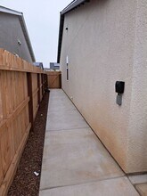 6541 E Carmen Ave in Fresno, CA - Building Photo - Building Photo