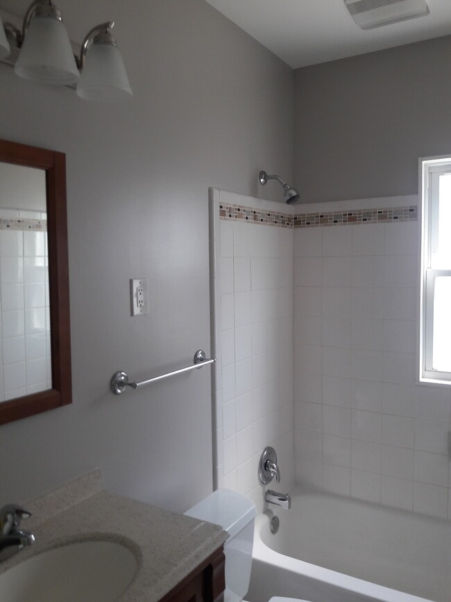 2151 Lewis Dr, Unit Lower