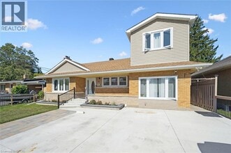 18 Cambridge Ave in Kitchener, ON - Building Photo - Building Photo