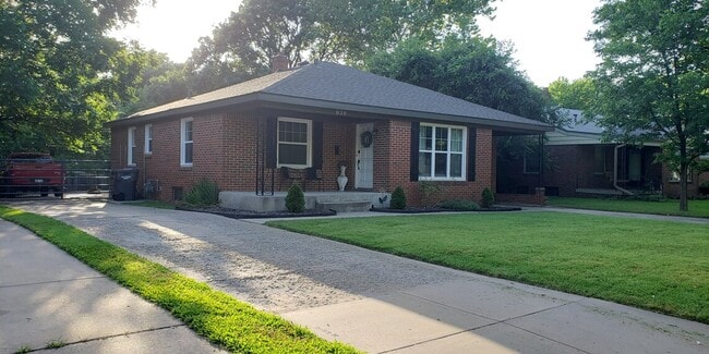 property at 939 N Crestway St