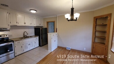 4919 S 34th Ave in Minneapolis, MN - Building Photo - Building Photo