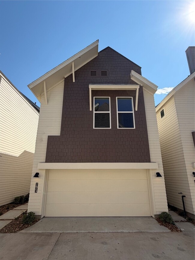 879 Rachel St