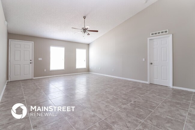 property at 927 Cambridge Ct