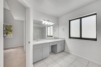 1002 NW 105th Way in Plantation, FL - Building Photo - Building Photo