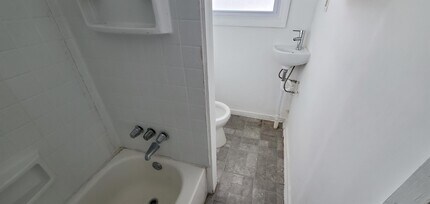 428 Vine Ave NE-Unit -428 B in Warren, OH - Building Photo - Building Photo