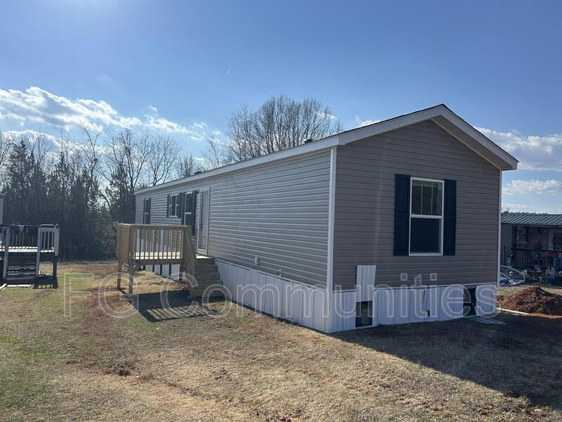 66 Mt Pilot Mhp Dr in Taylorsville, NC - Building Photo