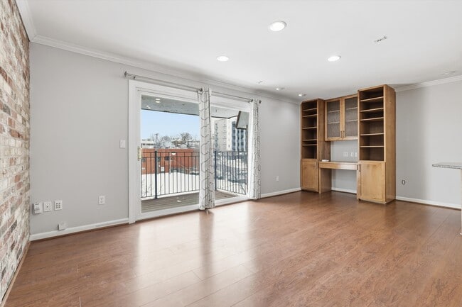 5000 Baltimore Ave, Unit 301 in Kansas City, MO - Foto de edificio - Building Photo