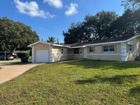 15195 NE 2nd Ave in Miami, FL - Building Photo