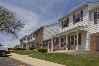 Crestwood of Elgin in Elgin, IL - Foto de edificio - Building Photo