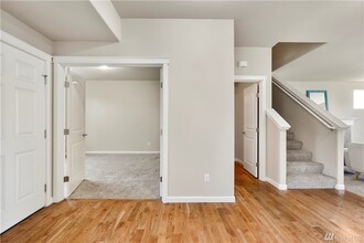 1548 Farina Loop SE in Olympia, WA - Foto de edificio - Building Photo