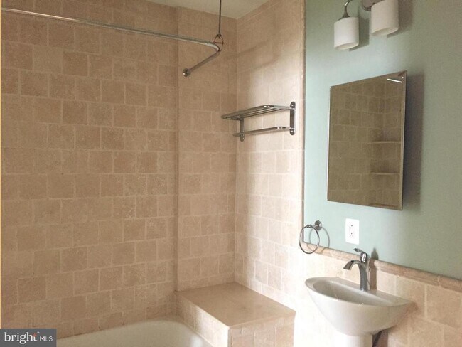 1727 S Broad St in Philadelphia, PA - Building Photo - Building Photo