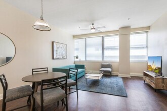 925 Common St in New Orleans, LA - Building Photo - Building Photo