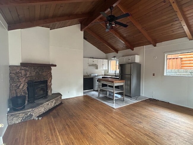 275 Leonard Ln in Big Bear, CA - Building Photo - Building Photo