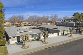 Carmello Manor in Coalinga, CA - Building Photo - Primary Photo