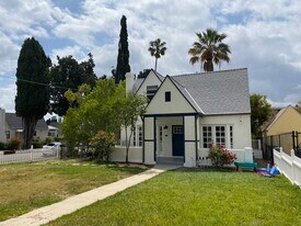 1594 E Howard St in Pasadena, CA - Building Photo