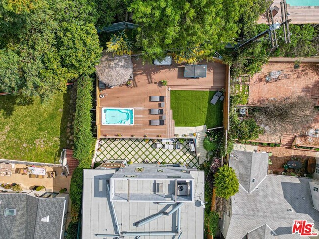 3964 Beverly Glen Blvd in Los Angeles, CA - Building Photo - Building Photo
